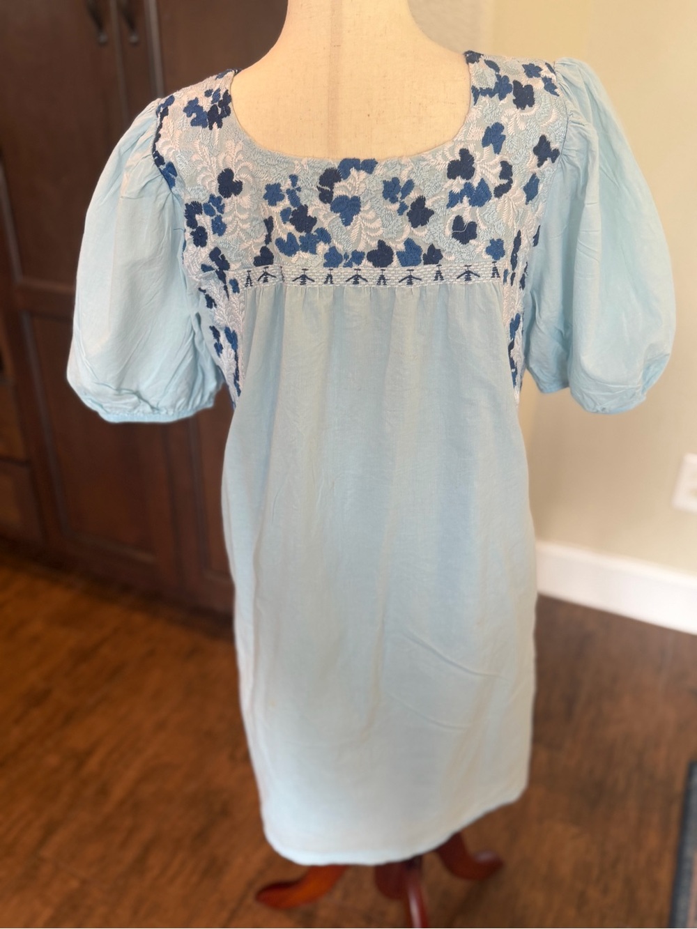 J. Marie blue dress features intricate blue and white floral embroidery Small - Picture 2 of 6